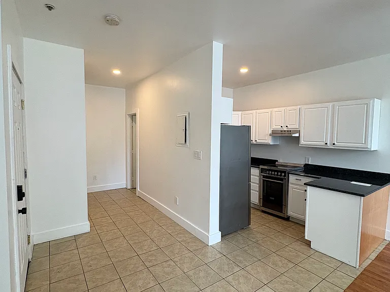 89 Columbia St #3 — Photo 6