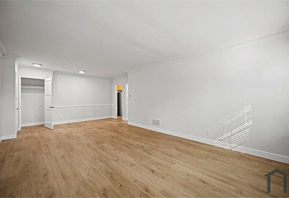 3rd image of 7712 Hollywood Blvd APT 9