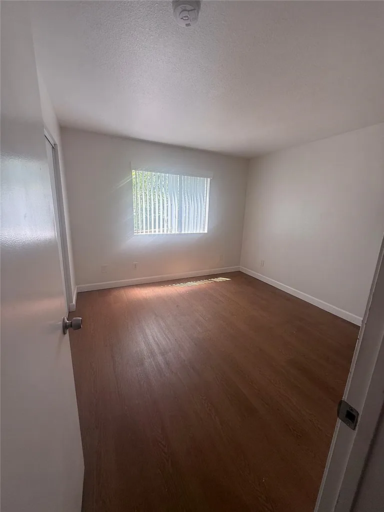 2 bed, 709 sqft, $2,100 — Photo 3