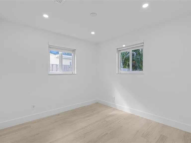 1116 N 31st Ave — Photo 20
