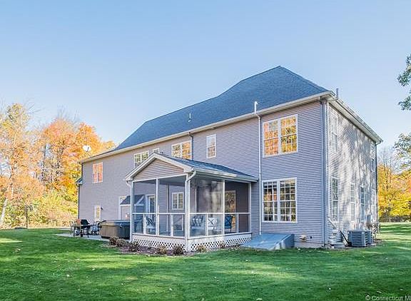 2nd image of 136 Meadowview Dr