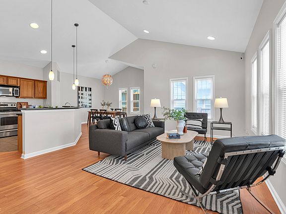 4th image of 1639 N College Ave #2