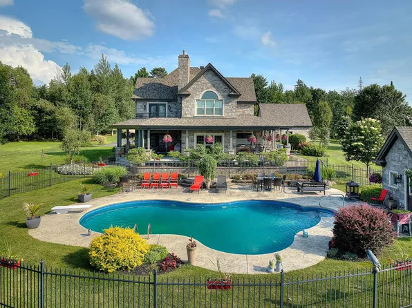 10 Mtae Lapointe Valley, Eaton, QC J0B 2C0