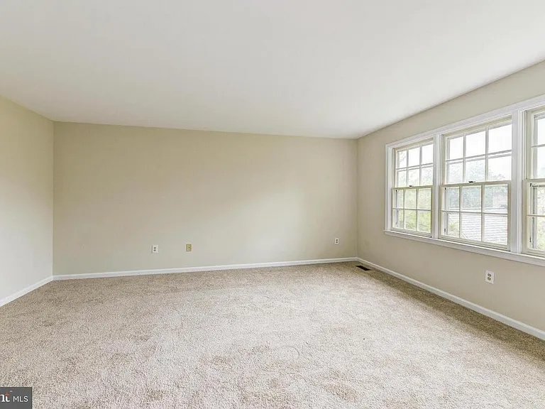 8904 Barrowgate Ct — Photo 15