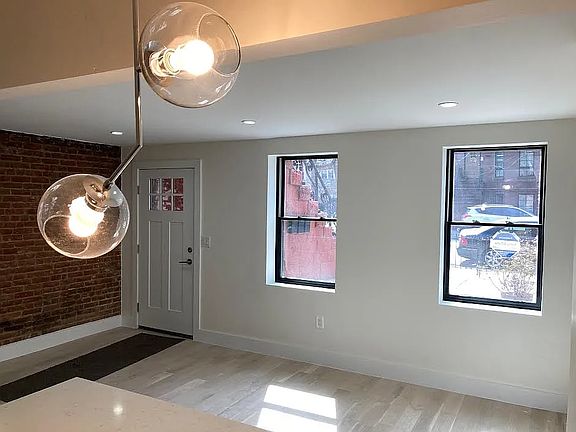 3rd image of 1585 Pacific St #1