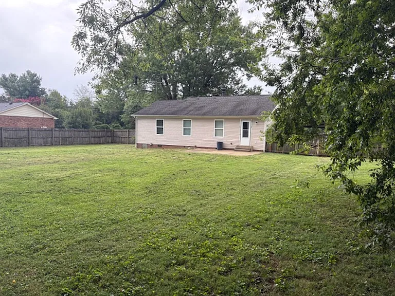 2104 Split Rail Rd — Photo 2