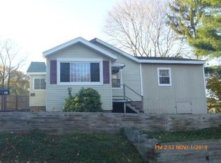 31 Hill St, Hopedale, MA 01747