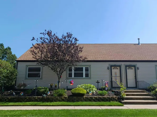 601 Lake Ct #601, Middle Island, NY 11953