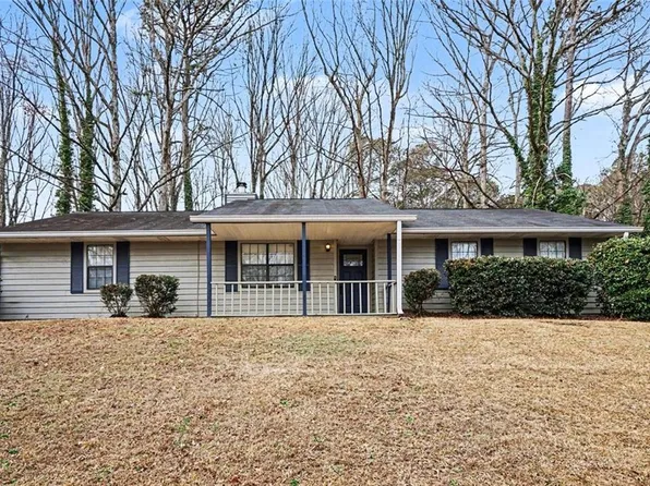 2221 Davis Oaks Ct, Stone Mountain, GA 30087
