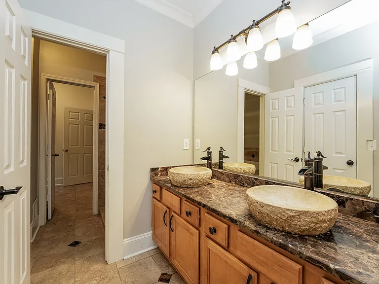 605 Brookwater Dr — Photo 9