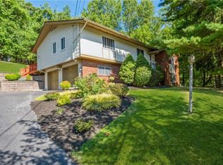 9 Sunny Ridge Rd, Spring Valley, NY 10977