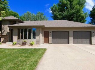 18 Regency Ct, North Mankato, MN 56003