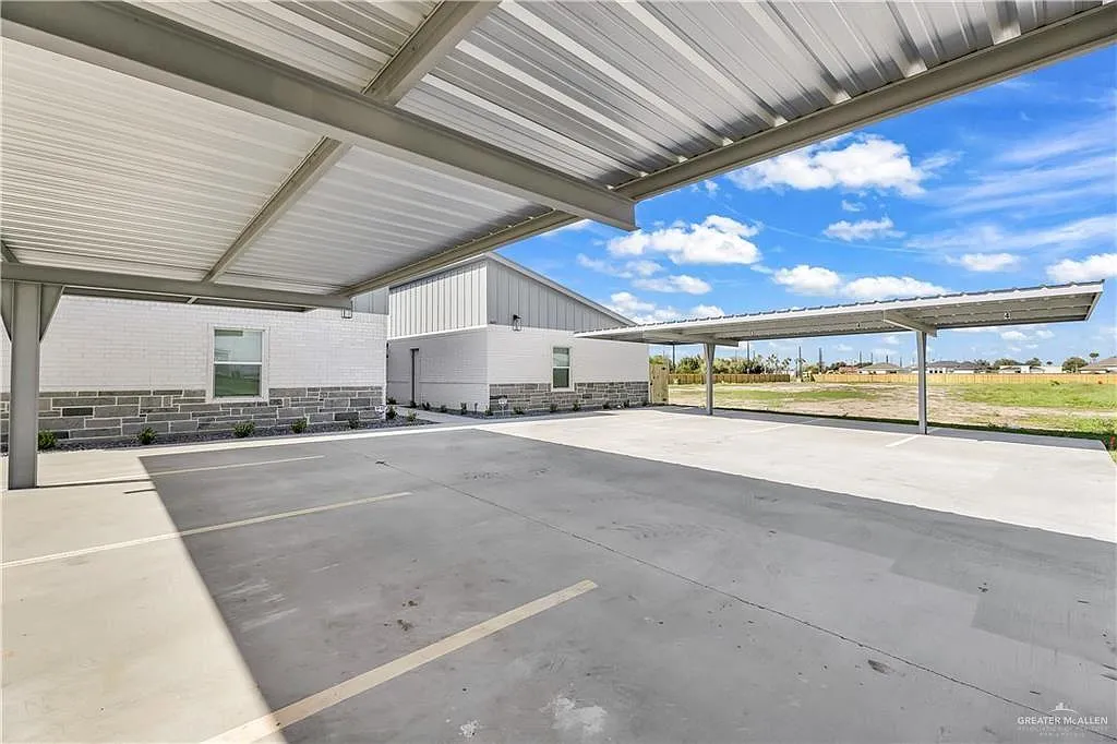 3 bed, 1136 sqft, $1,150 — Photo 2