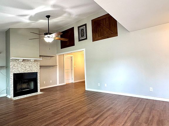 5th image of 105 Dover Dr