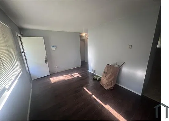 2 bed, 700 sqft, $995 — Photo 2