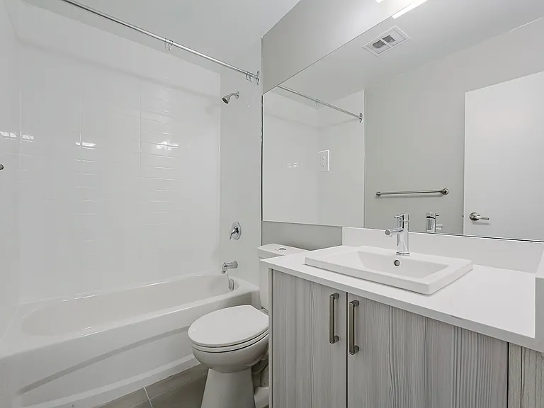 3171 Bathurst St — Photo 4