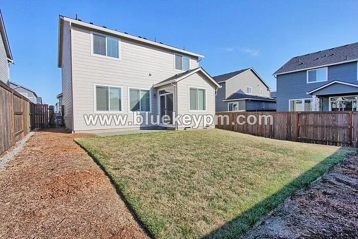 3 bed, 3.0 bath, 1652 sqft, $2,695 — Photo 3