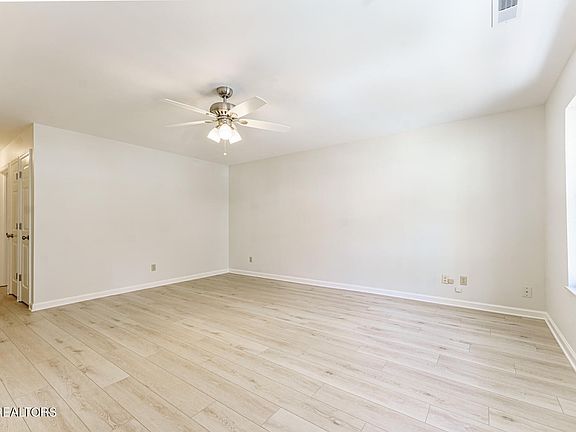 5th image of 802 Valerie Ln