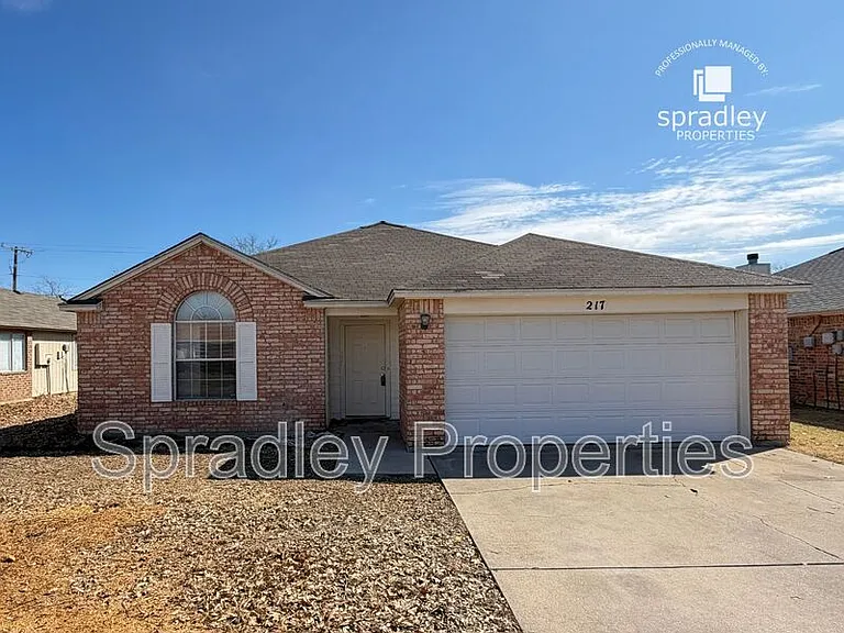 217 Meadowbrook Dr — Photo 1