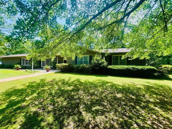 711 4th Ave NW, Fayette, AL 35555