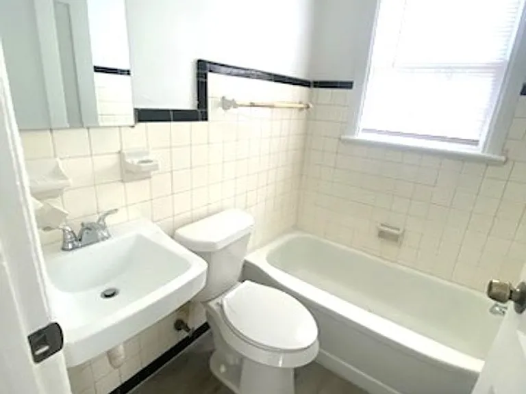 837 Fulton Ave — Photo 8