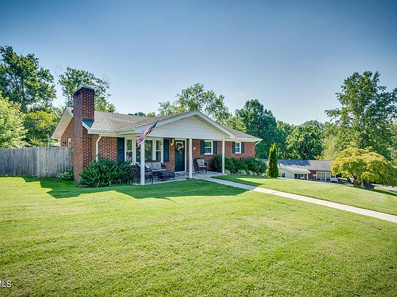 2nd image of 844 Meadowcrest Dr