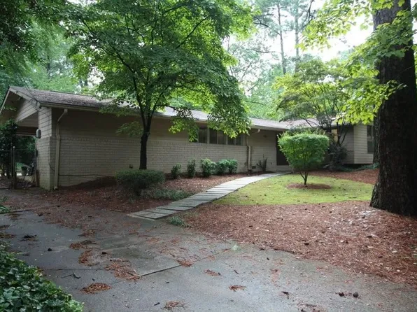 705 Edgewater Trl NW, Sandy Springs, GA 30328