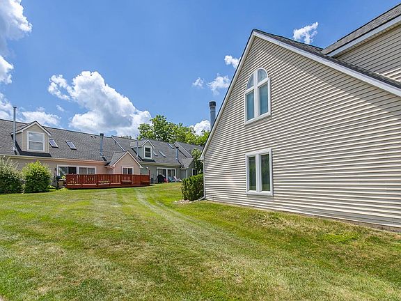 3rd image of 1074 Sandpiper Dr