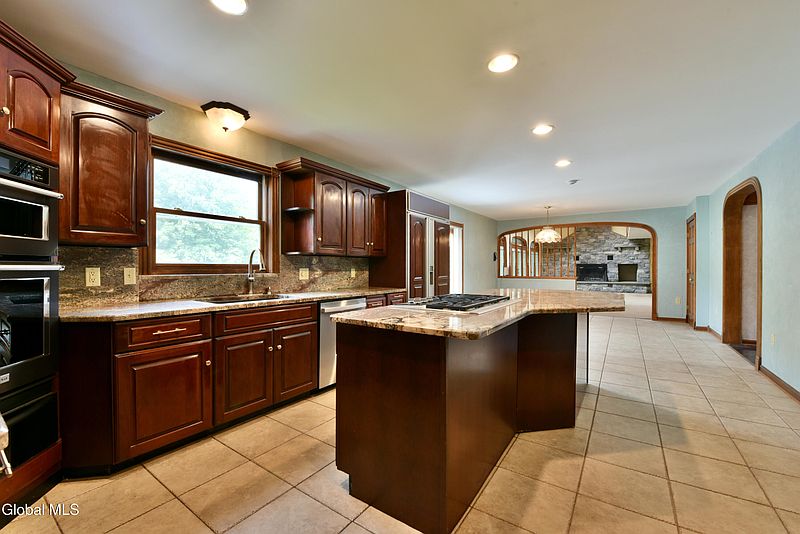 5th image of 752 Waite Road