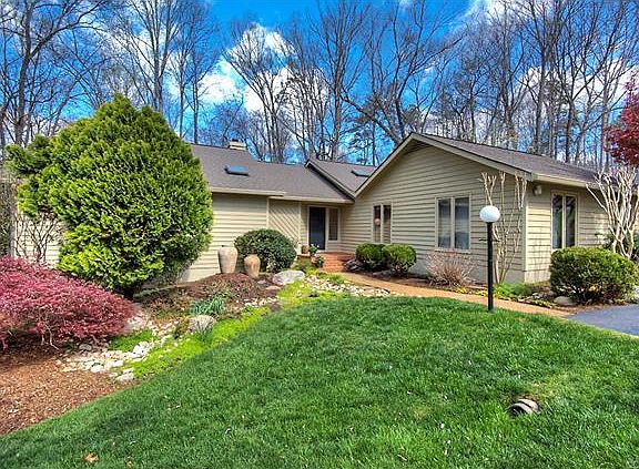 3rd image of 312 Bollingbrook Ct