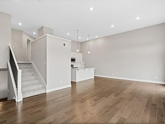 4th image of 2104 SW Holdbrooks Dr