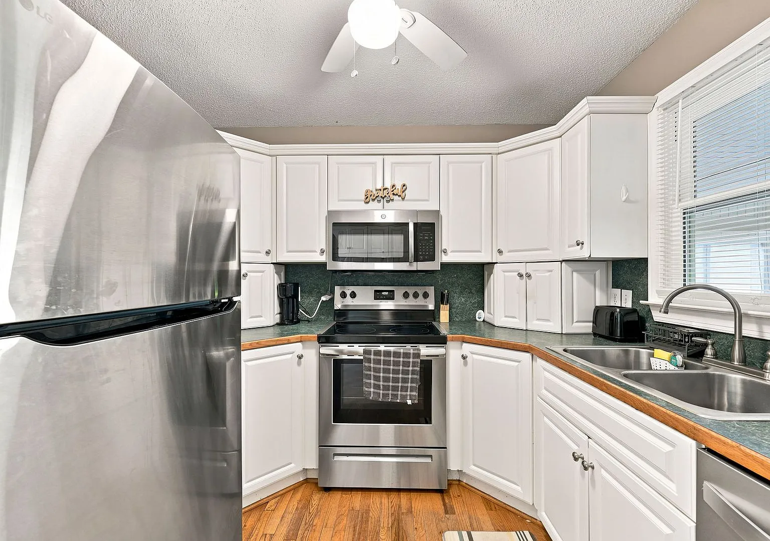Fully Furnished Duplex "Grateful Blue" — Photo 3