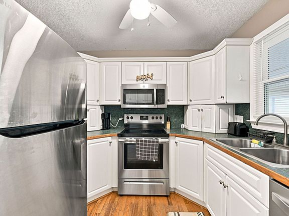 3rd image of 210 W Old Rd #B