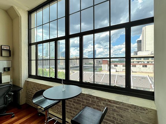 5th image of 2429 Locust St APT 616