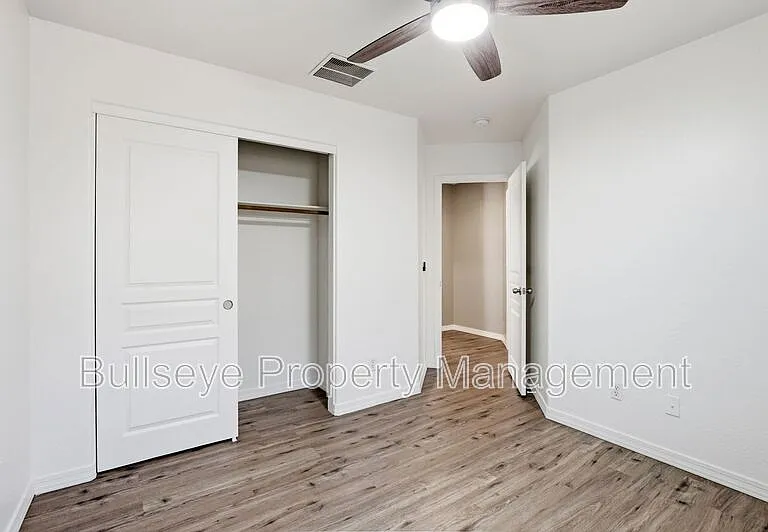 21069 N Jocelyn Ln — Photo 22