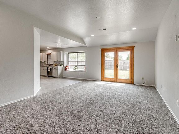 5th image of 208 Bradgate Dr
