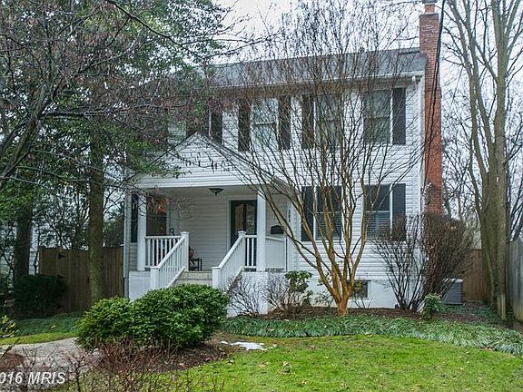 2nd image of 203 N Oak St