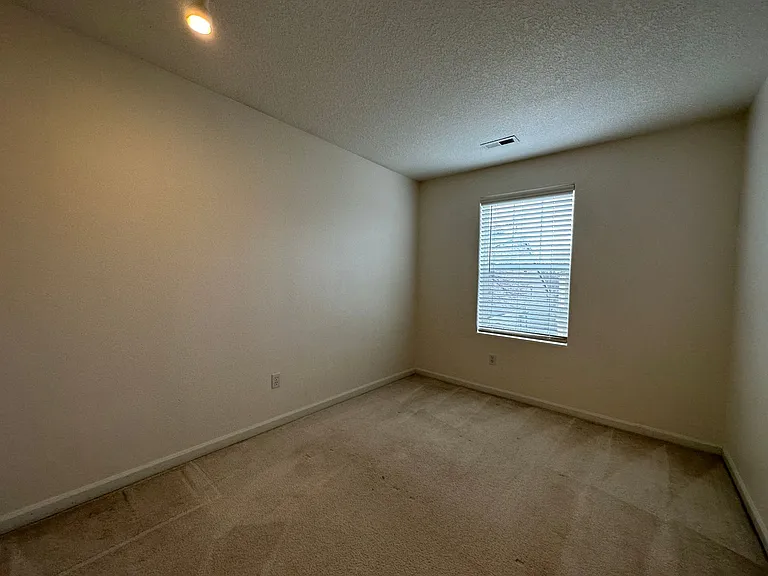 1573 NE Challis Pl — Photo 12