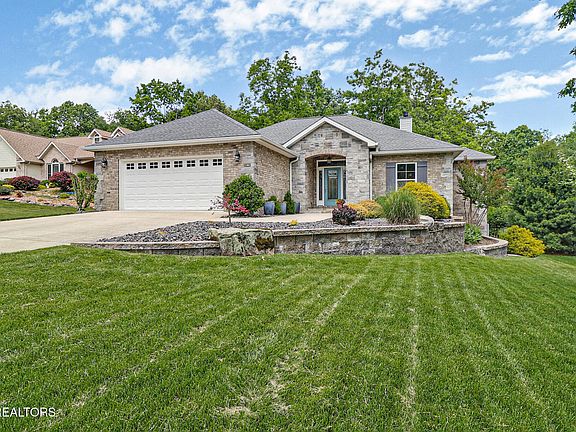 3rd image of 10 Brooks Ln