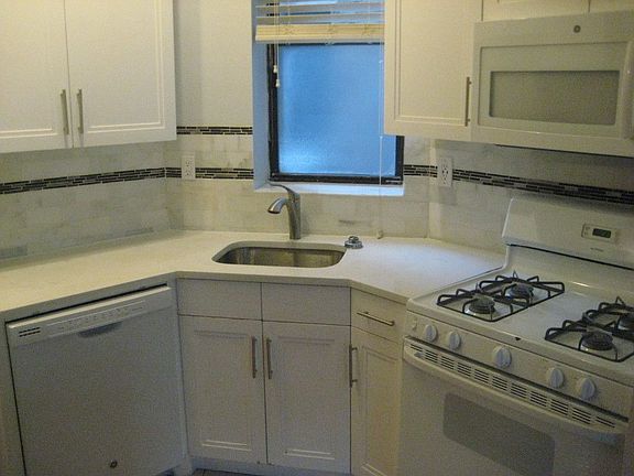 3rd image of 103 W 80th St APT 4D