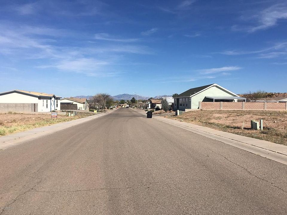 2nd image of 702 W Pony Express Ln