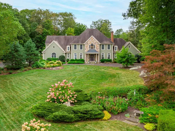 36 Russett Road, Newtown, CT 06482