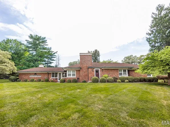 343 Park Dr, Belleville, IL 62226