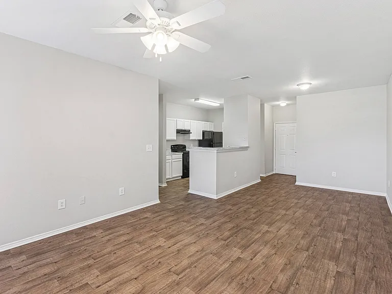 Pecan Creek on McKinney Apartments — Photo 12