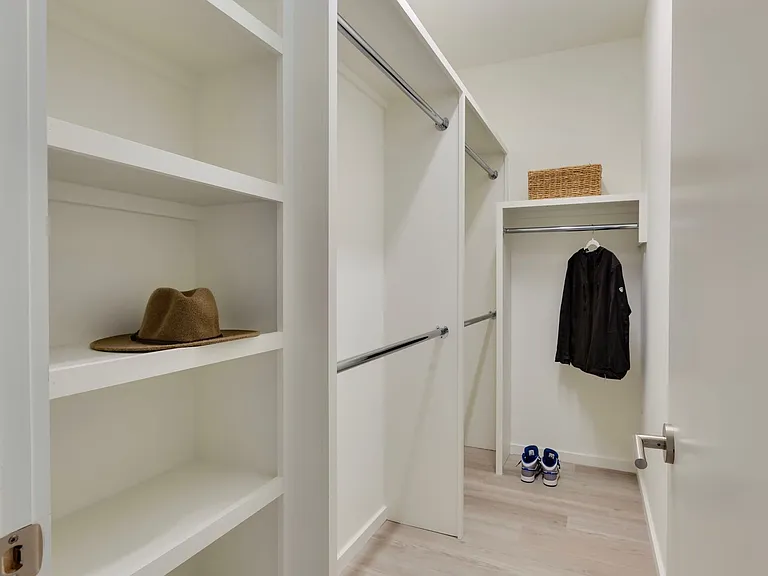 218 N Dillard St — Photo 15