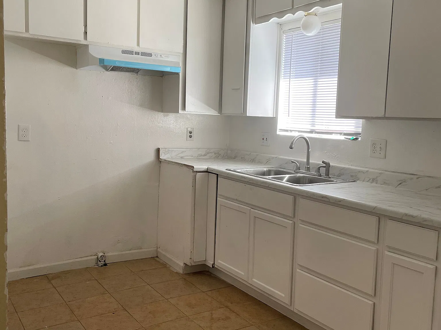 2 bed, 880 sqft, $1,580 — Photo 2