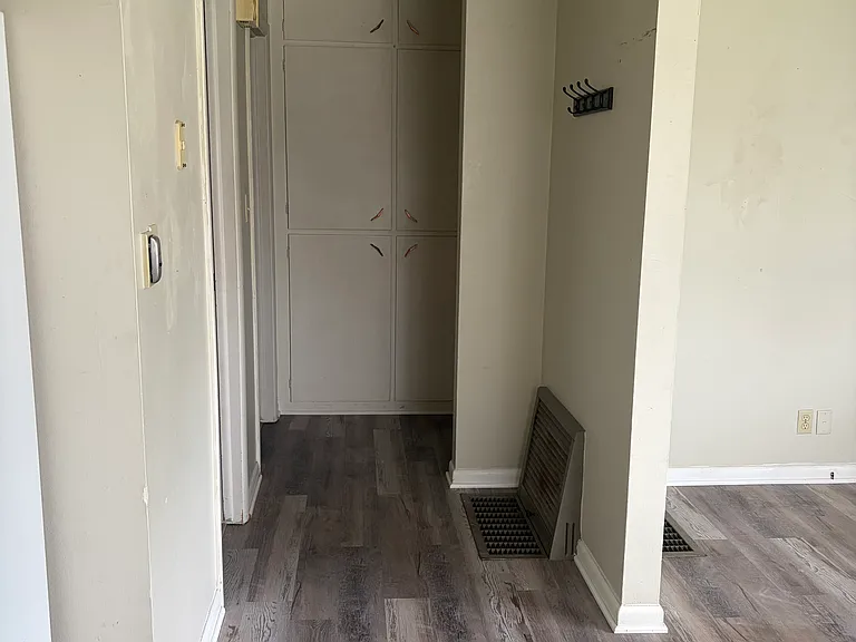 1004 Castlerock Dr — Photo 4