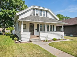 927 N 8th St, Manitowoc, WI 54220