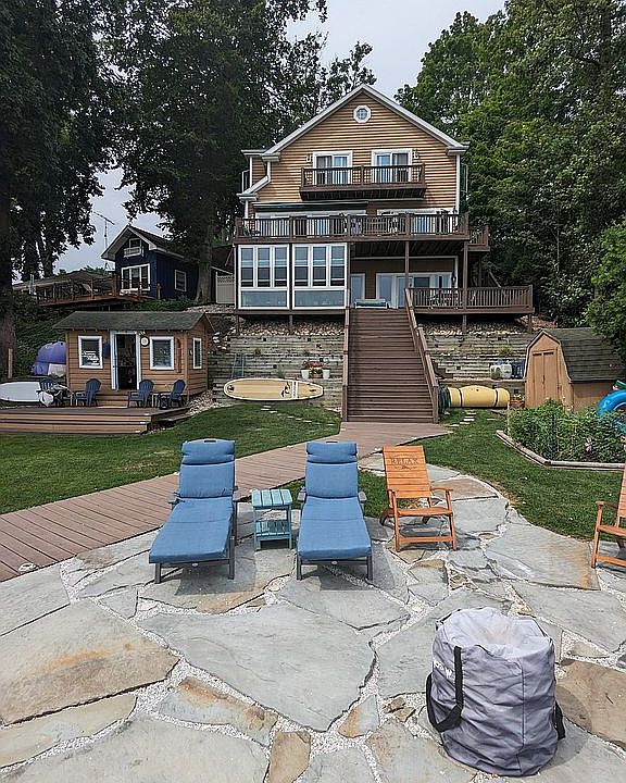 2nd image of 5523 Lakewood Dr
