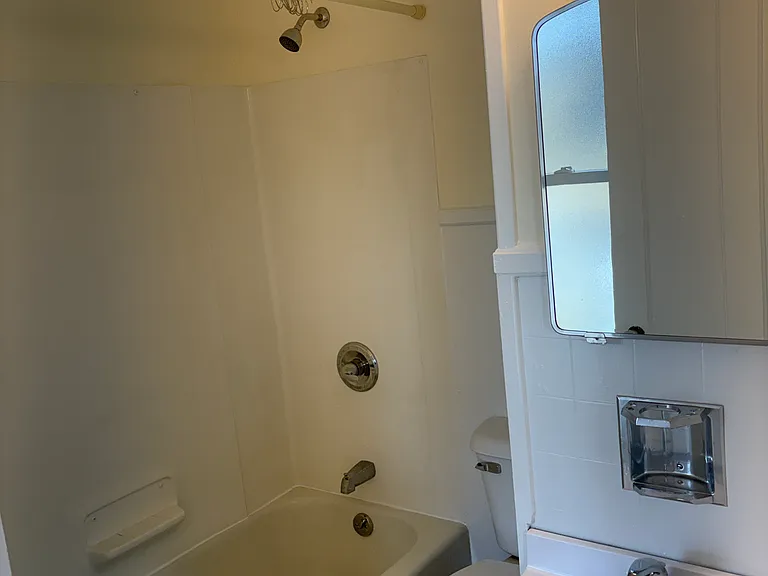 458 Notre Dame Ave #2F — Photo 12